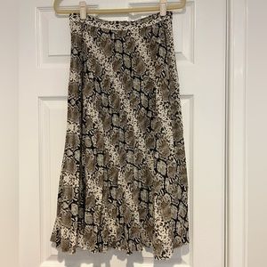 Banana Republic Snake Print Pleated Midi Skirt Size 6 petite